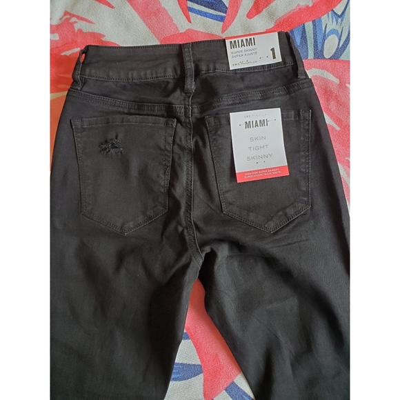 Size 1-NiceButt Distressed Miami High Rise-Black - Picture 5 of 7